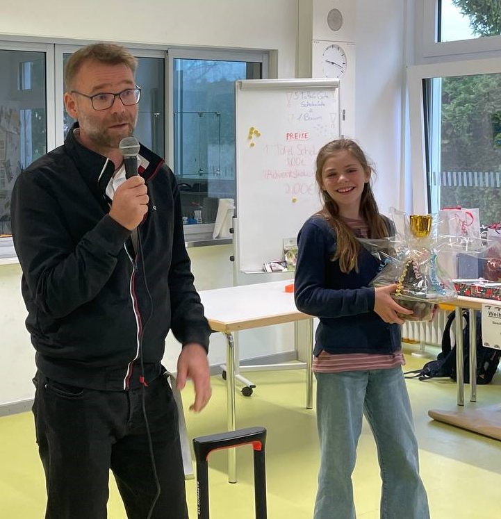 Siegerin Marlena Hudelmaier mit Herrn Weber