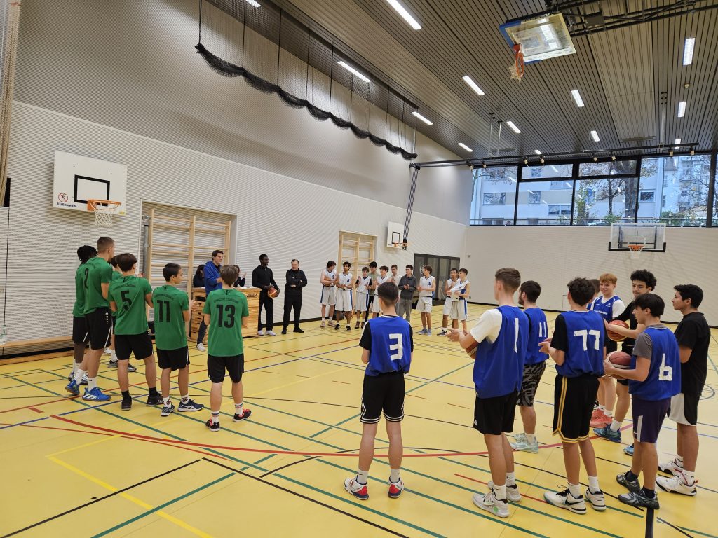Basketballschulmannschaft bei "Jugend trainiert für Olympia"