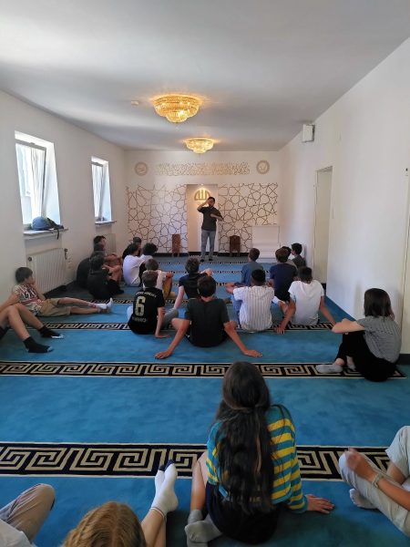 Imam Belmin Mehic erzählt vom Gebet im Islam.